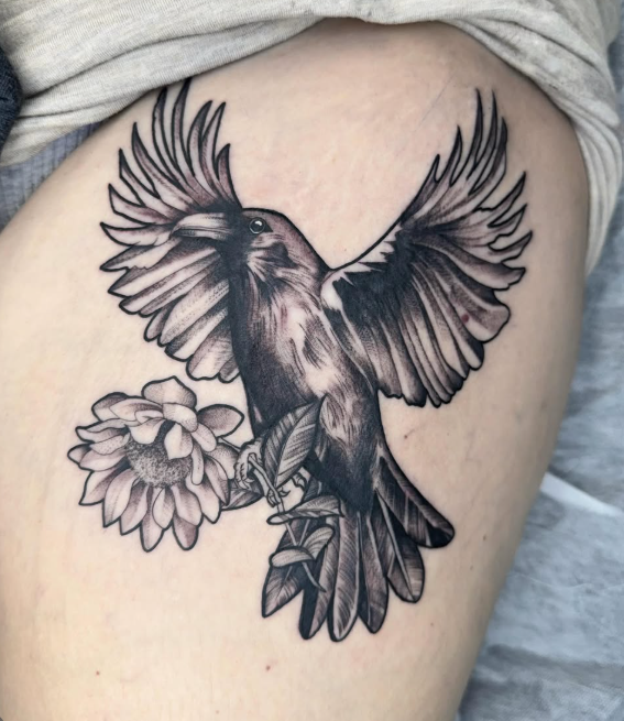 Corbeau et lotus en blackwork