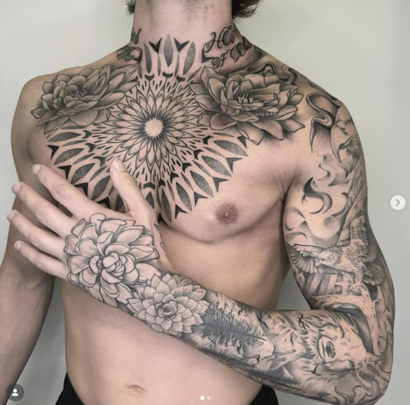 Mandala sur torse et manchette florale